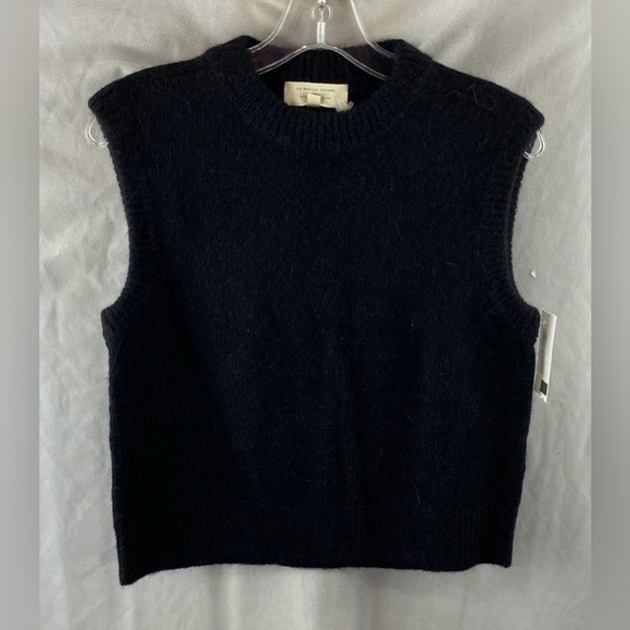 Sezane Sweaters - Sezane Black Sleeveless Crewneck Knit Sweater Vest